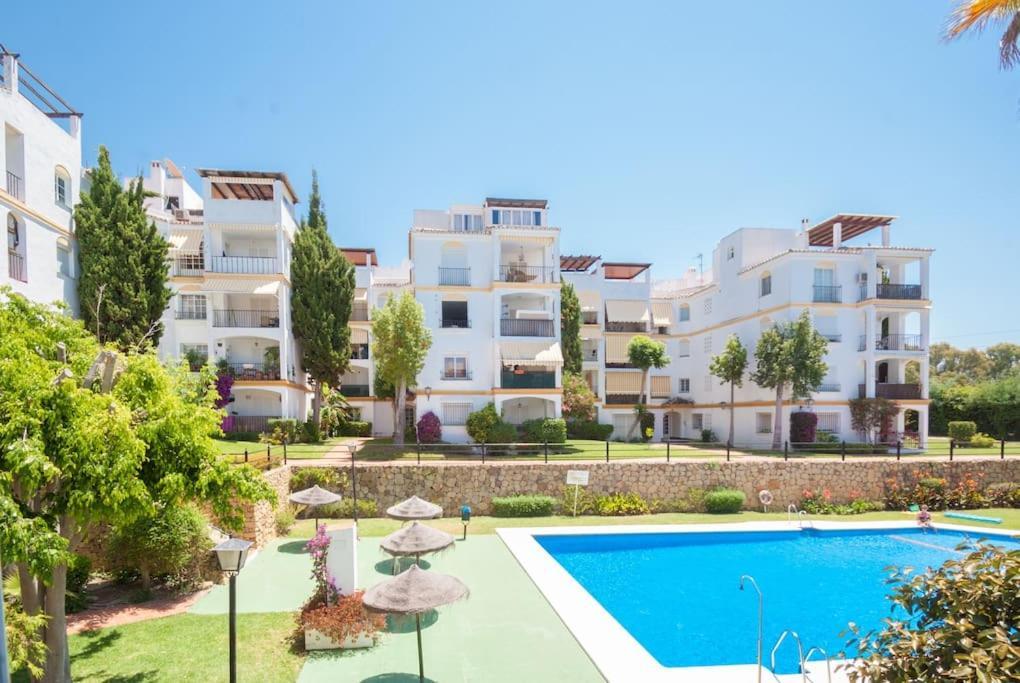 Apartamento Con Piscina Cerca Del Golf En Atalaya - Atalaya Del Golf 31 Estepona Exterior foto
